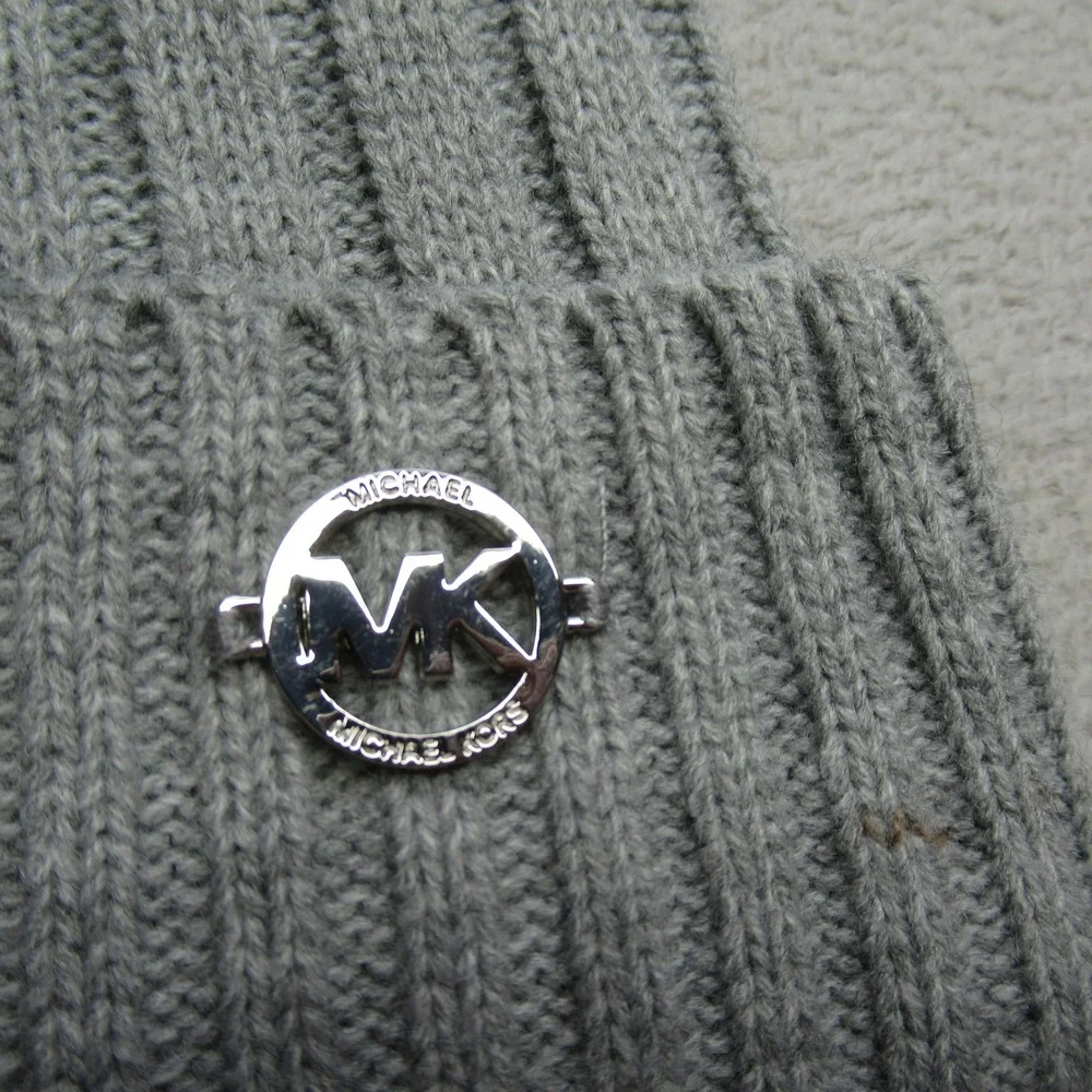 Michael Kors Beanie Hat Unisex One Size Gray Pom Pom Logo Winter Ribbed Knit NWD